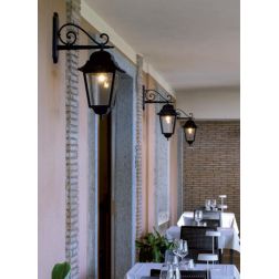 AMALFI LANTERNA A PARETE PER ESTERNO IN ALLUMINIO NERO DIFFUSORI IN VETRO Sovil - Cristalensi Shop Online