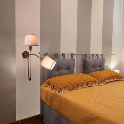 LAMPADA DA PARETE A 2 LUCI IN OTTONE CON BRACCIO FLESSIBILE E PARALUMI AVORIO MADE IN ITALY IMAS IMAS - Cristalensi Shop Online 2