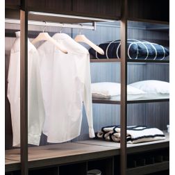 RIVA PROFILO SOTTOPENSILE ALLUMINIO 2 MISURE RICARICABILE, FISSAGGIO A MAGNETE, LED DIMMERABILE, SENSORE MOVIMENTO 2