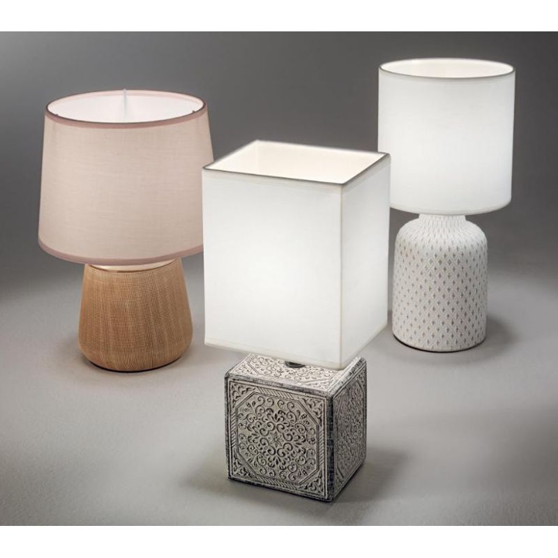 LAMPADA DA TAVOLO IN CERAMICA BIANCA CON DECORI E PARALUME IN PVC RIVESTITO IN TESSUTO CRISTALENSI - Cristalensi Shop Online