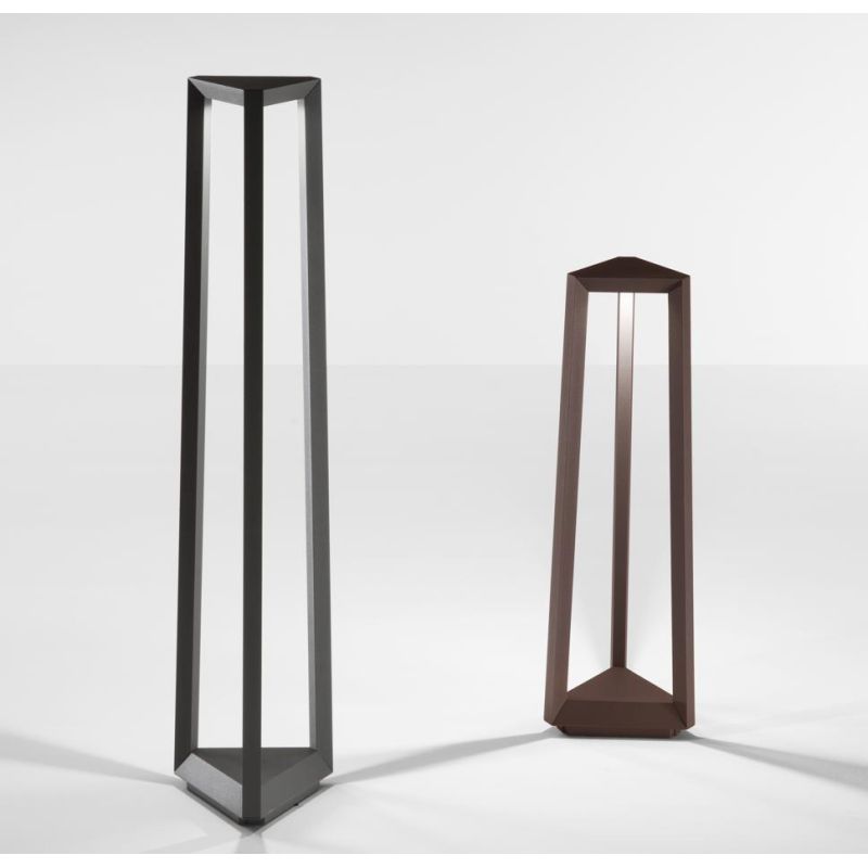 LUCIFER PALO DA ESTERNI TRIANGOLARE 2 COLORI IP65 H56 E H81 CM LED INTEGRATO LUCE 4000K MODERNO