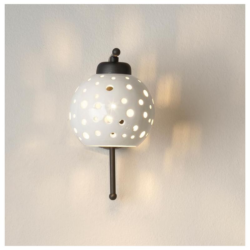 2252 LAMPADA DA PARETE CON SFERA IN TERRACOTTA BIANCA TRAFORATA D15 CM MODERNA MADE IN ITALY