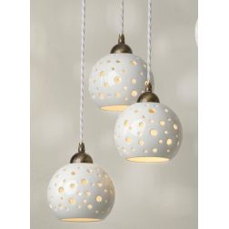 2253 SOSPENSIONE 3 LUCI BIANCA D28 CM CON SFERE IN TERRACOTTA TRAFORATA RUSTICA MADE IN ITALY