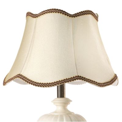 DESY LAMPADA DA TAVOLO CLASSICA IN CERAMICA CLAQUES BIANCA CON PARALUME IN TESSUTO SABBIA